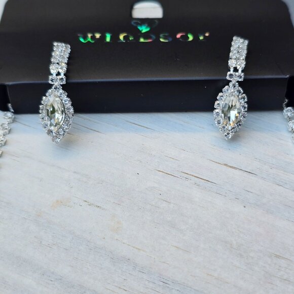 Windsor ✦ Rhinestone Scalloped Collar & Earrings ✦ Silver-Tone Formal Jewelry - Picture 6 of 12